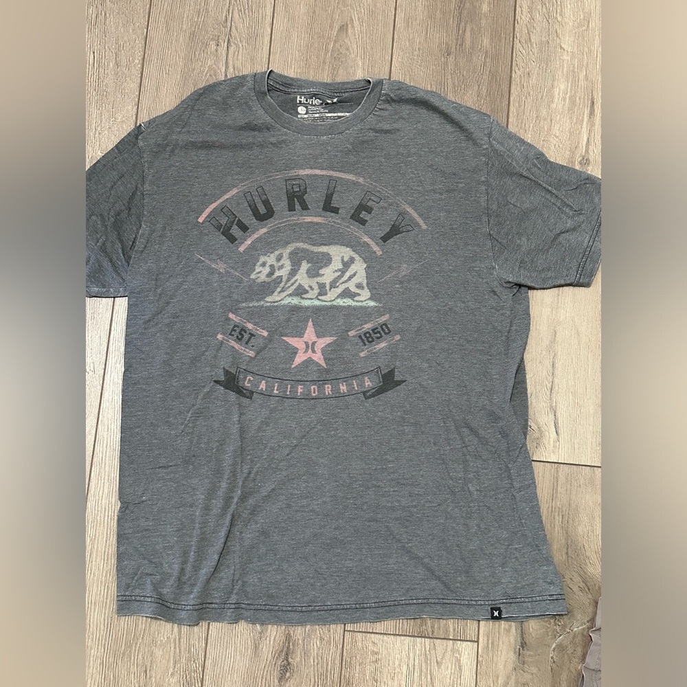 Hurley Men’s Graphic tee
